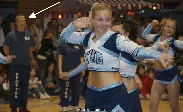Frank O. als Cheerleader-»Spotter«