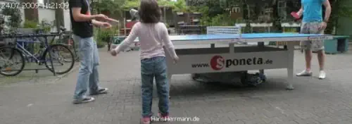 Die »bösen Erwachsenen« lassen SENA (8) nicht Tischtennis spielen!