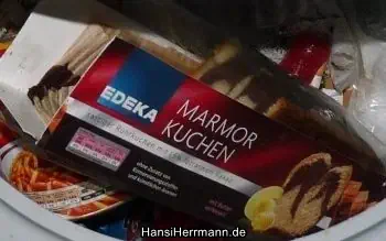 EDEKA-Kuchen im Müll