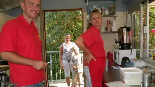 1-€-Imbiss – Pächter-Paar mit Kids Steffi + Chrissi